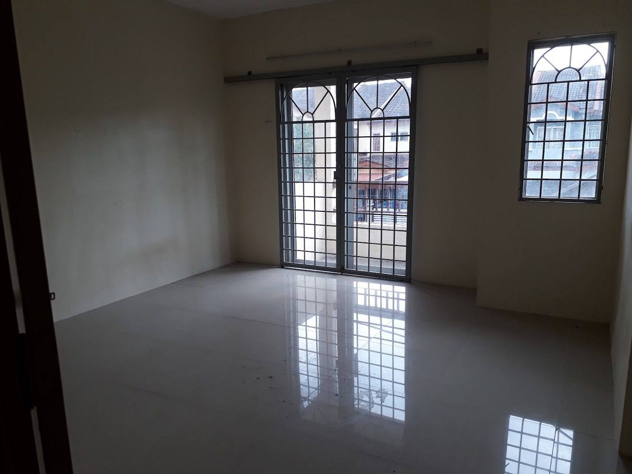 FREEHOLD 2 Storey Taman Universiti Bangi For Sale - photo 2