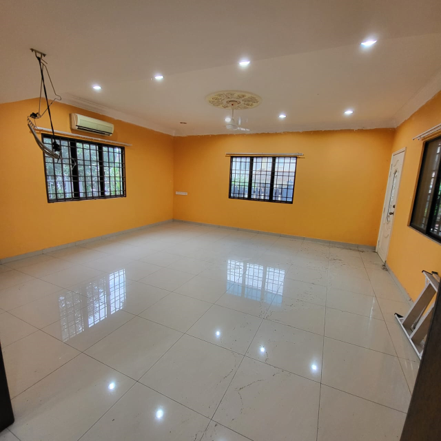 Corner Lot Renovated 2Storey Saujana Impian - photo 2