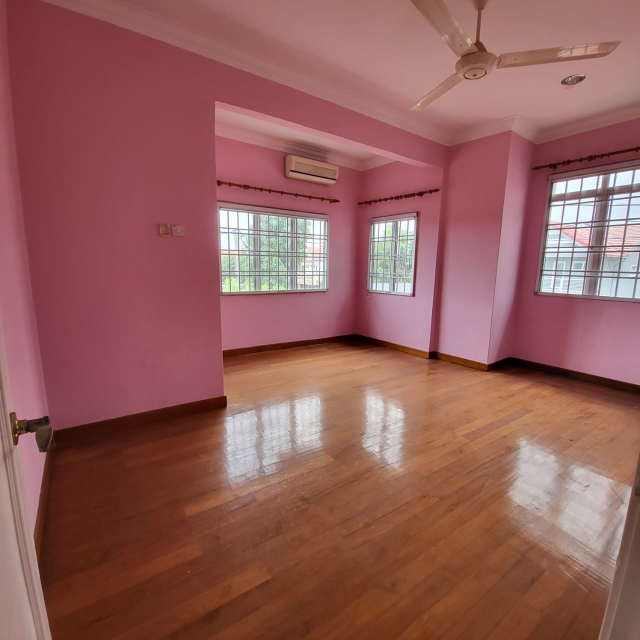 Corner Lot Renovated 2Storey Saujana Impian - photo 5