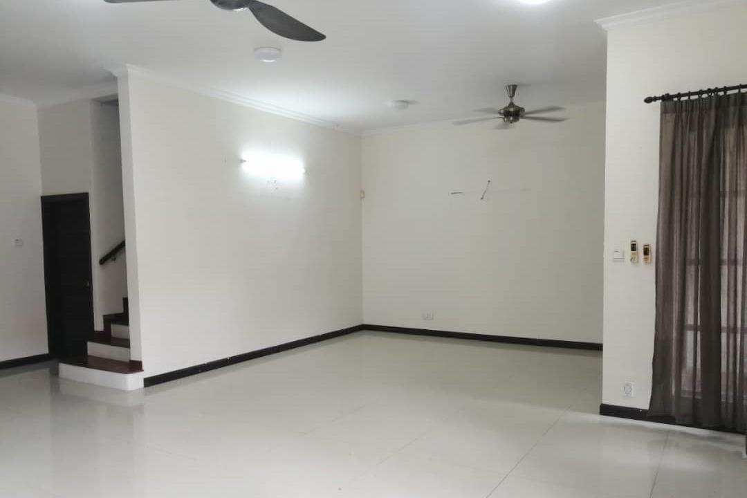 CORNER Semi Detached 3 Storey House Beverly Height - photo 4
