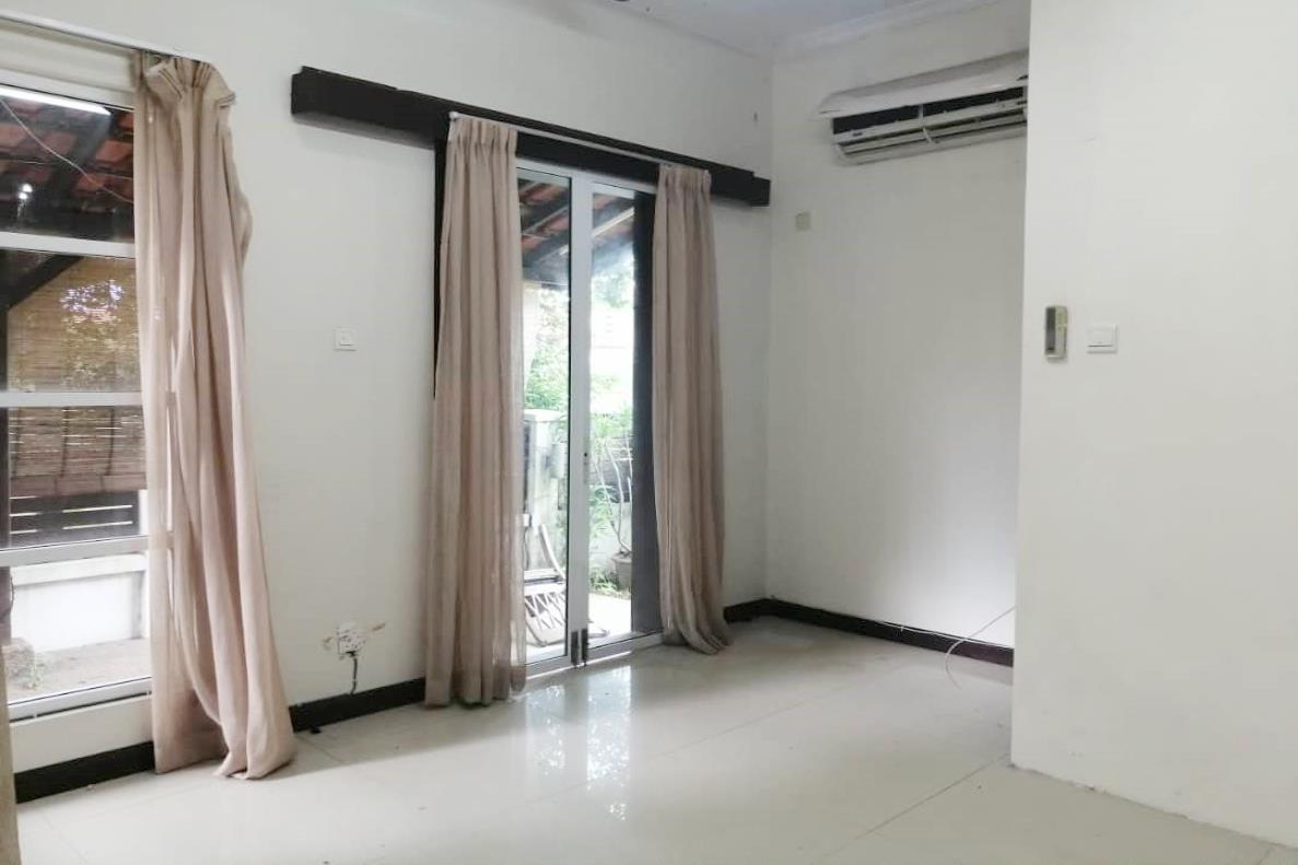 CORNER Semi Detached 3 Storey House Beverly Height - photo 6