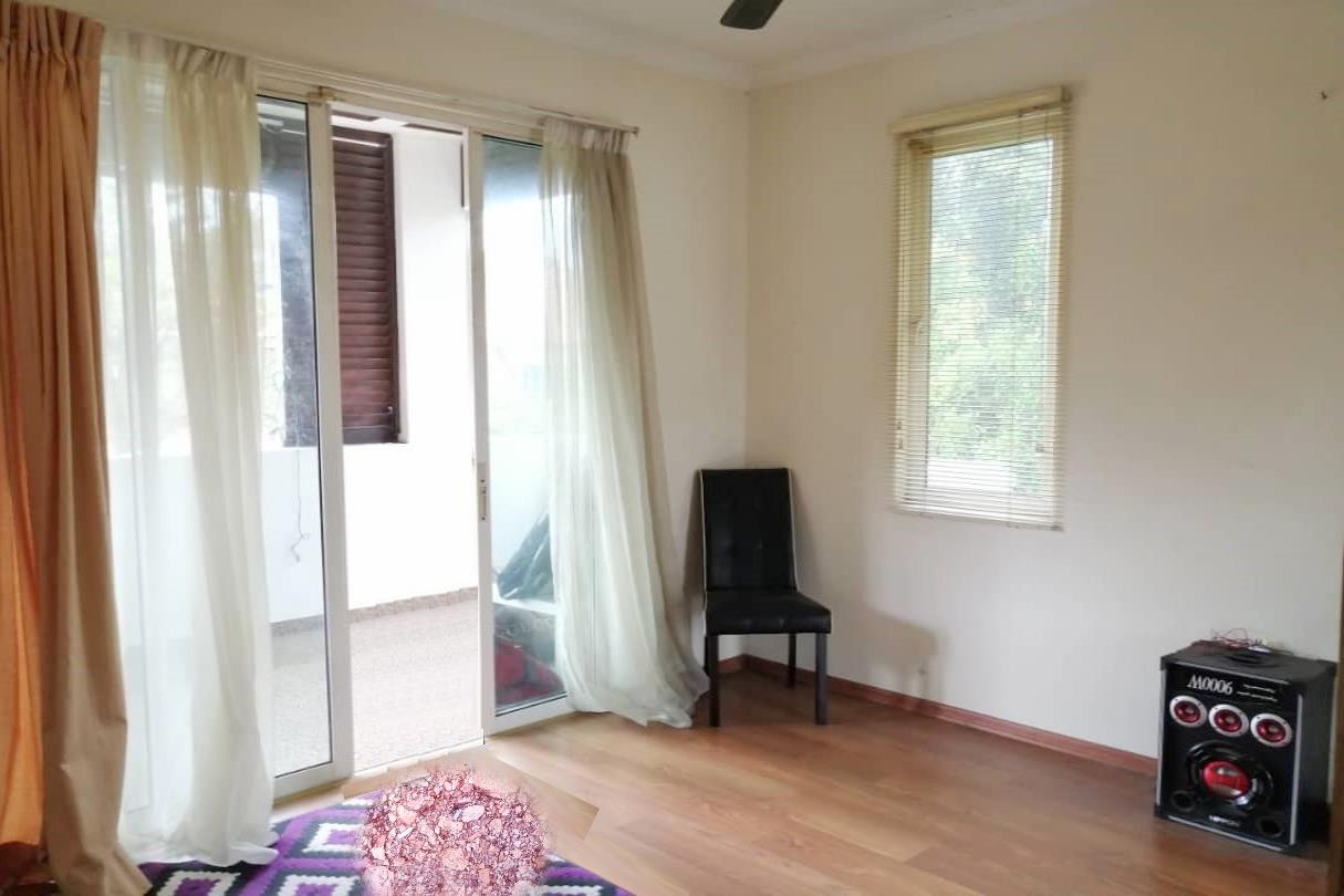 CORNER Semi Detached 3 Storey House Beverly Height - photo 8