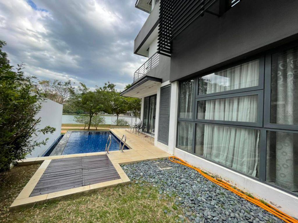 Facing Lake 3 Storey Semi D Twin Villa Presint 8 - photo 2