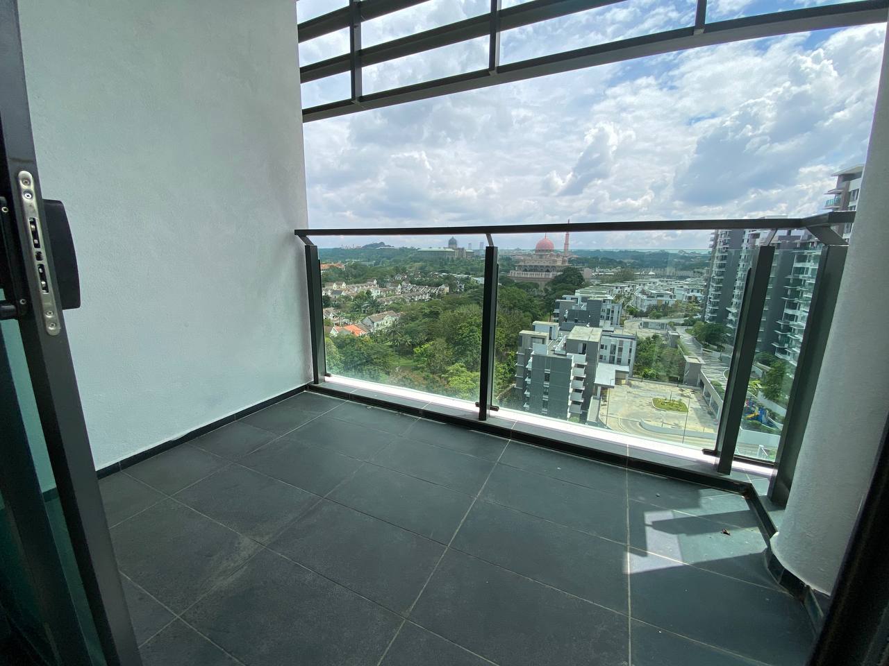 FACING PERDANA PUTRA AND MASJID PUTRA, AURA RESIDE - photo 5