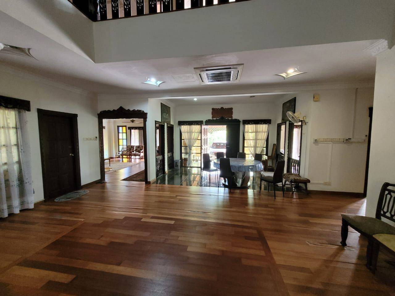Double Storey Bungalow Subang Bestari, Seksyen U5 - photo 2