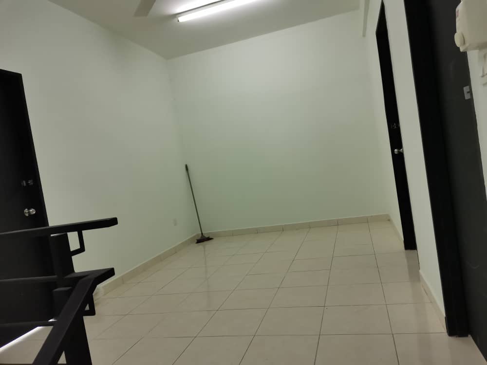 3 Storey House Bangi Avenue 7rooms 7 bathrooms FOR SALE - photo 4