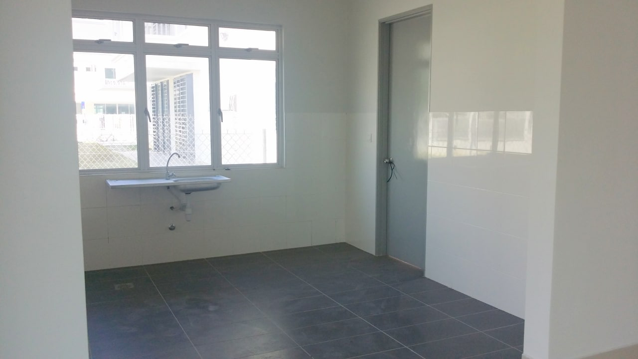 Corner unit 2 storey terrace bandar Rimbayu, Sha - photo 2