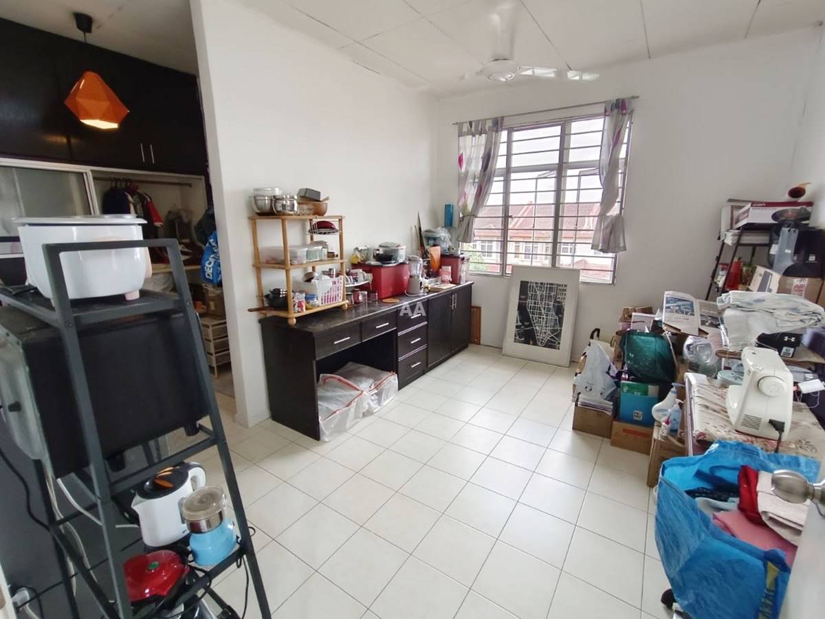 3 Storey Terrace House, Seksyen U5, Subang Bestari - photo 8