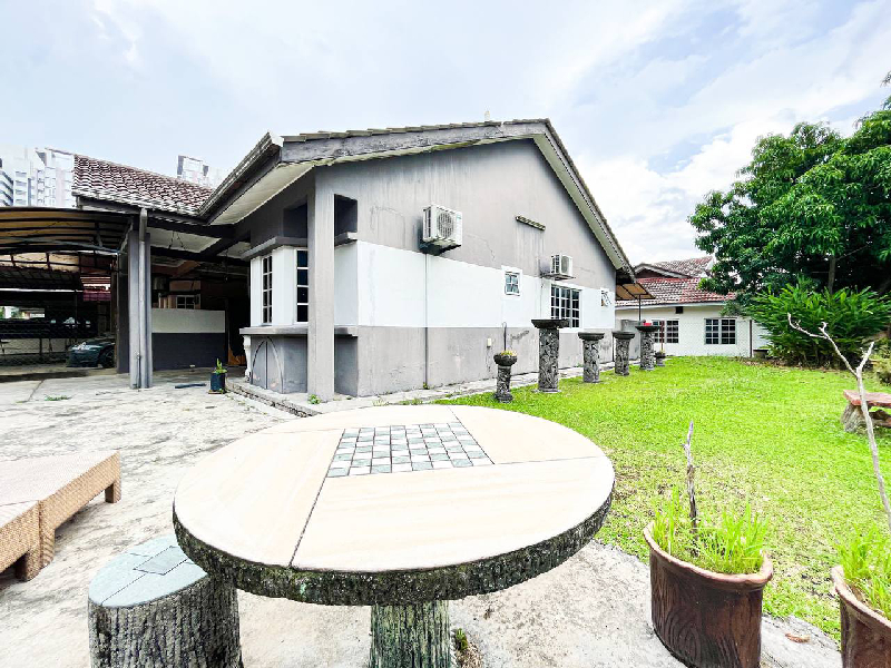 Corner Lot Single Storey Jalan Suadamai - photo 2