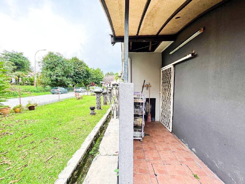 Corner Lot Single Storey Jalan Suadamai - photo 3