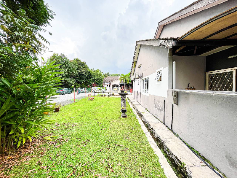 Corner Lot Single Storey Jalan Suadamai - photo 5