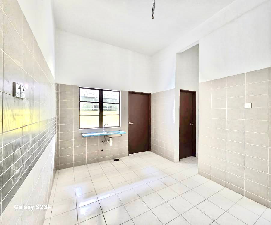 2 n Half Storey Semi Detached Seksyen 3, Bangi - photo 3
