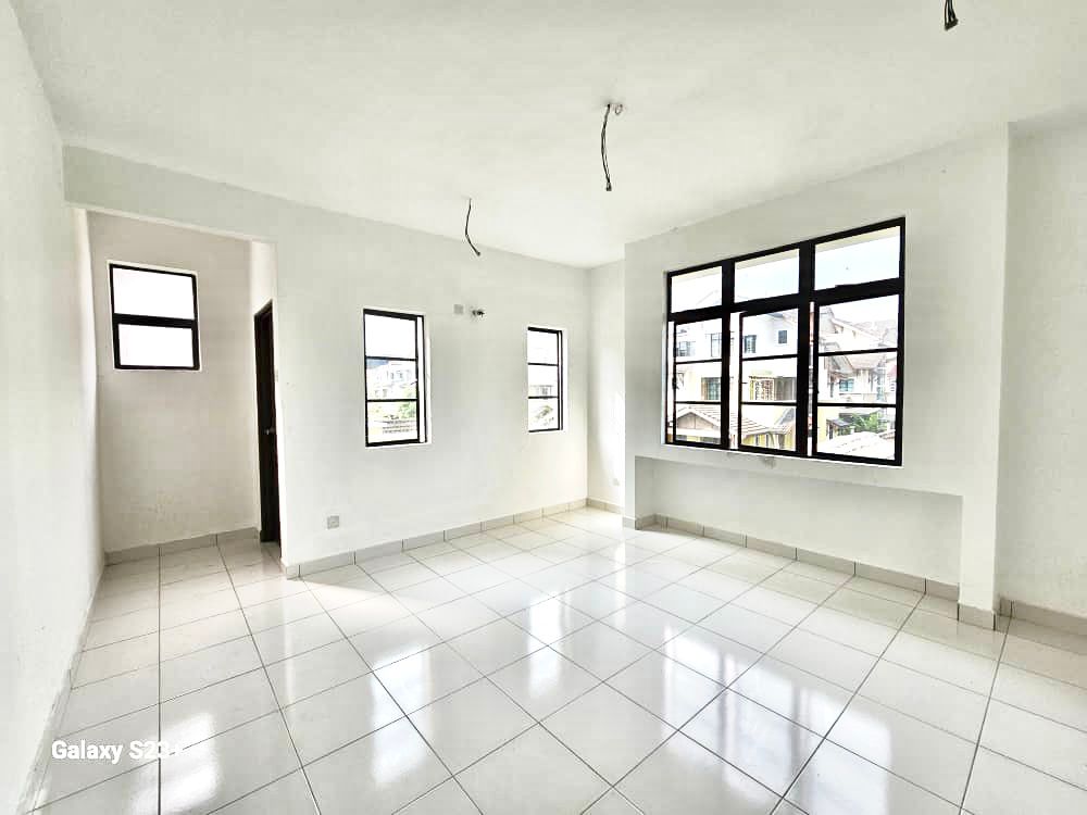 2 n Half Storey Semi Detached Seksyen 3, Bangi - photo 4