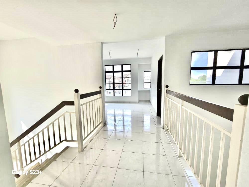 2 n Half Storey Semi Detached Seksyen 3, Bangi - photo 5