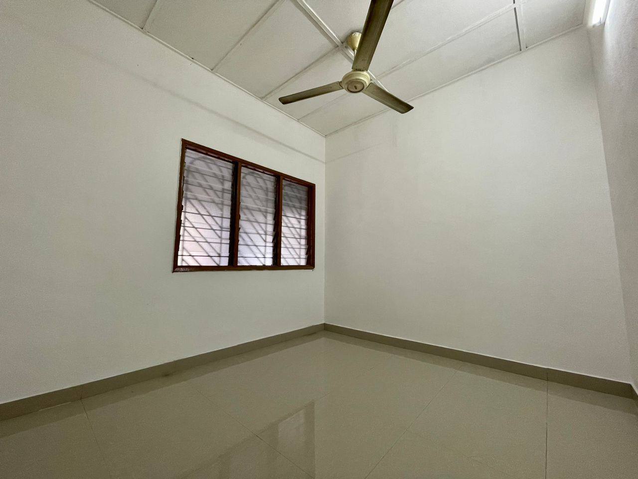 Double Storey Terrace House Taman Kinrara, Puchong - photo 6