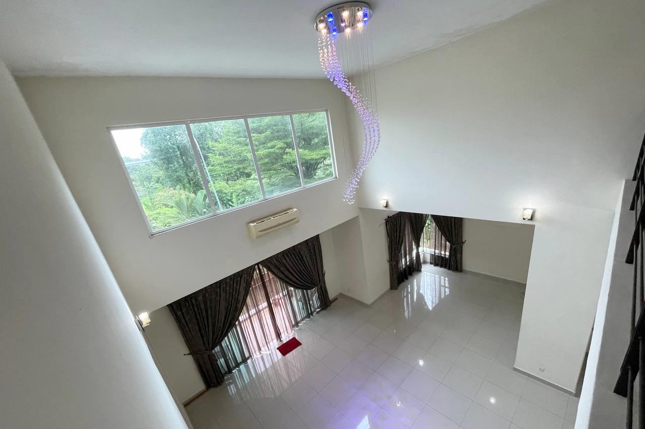 Bungalow 3 Storey House U9 Kayangan Heights - photo 2