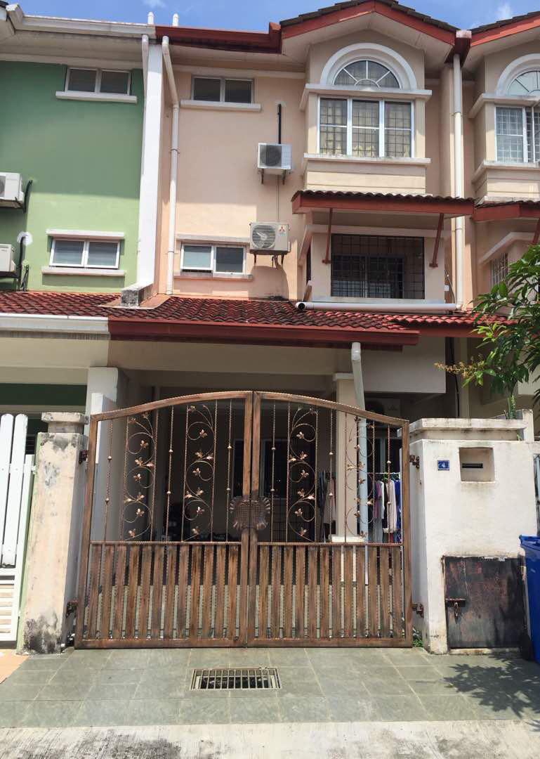 3Sty House at Seksye ...