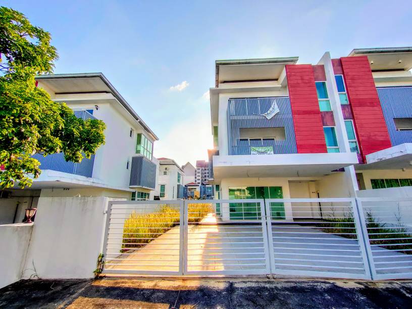 SUPER SPACIOUS SEMI D, NADAYU 92, KAJANG