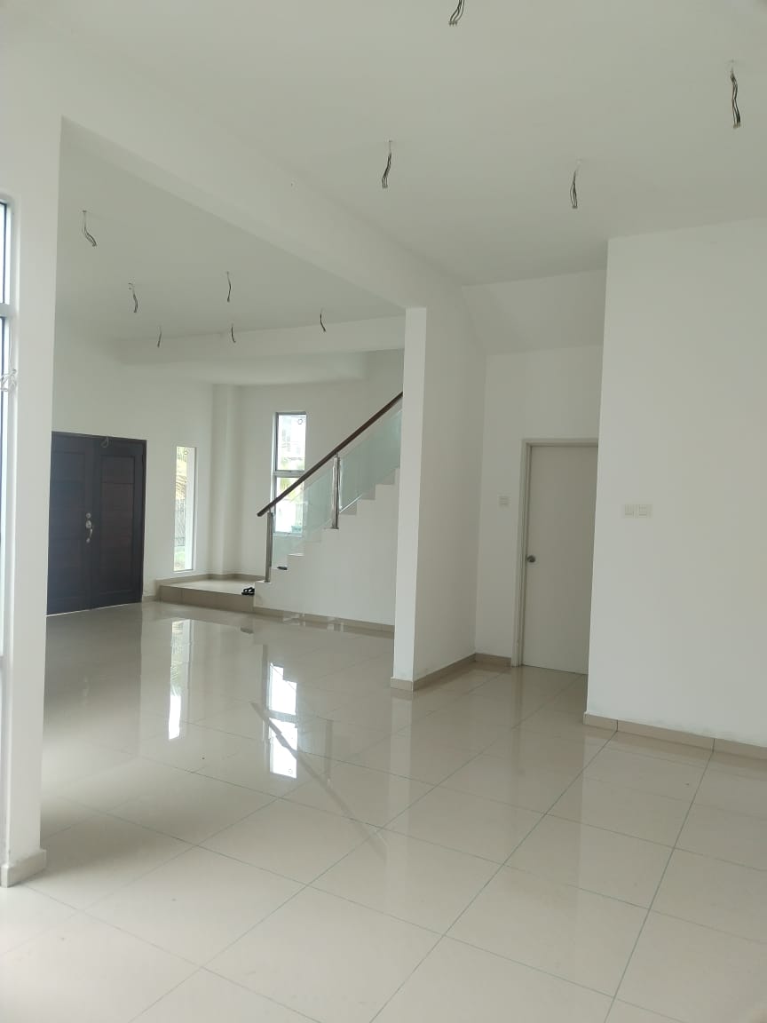 CORNER LOT BUNGALOW 2 STOREY, HUGE LAND AT SEREMBA - photo 3