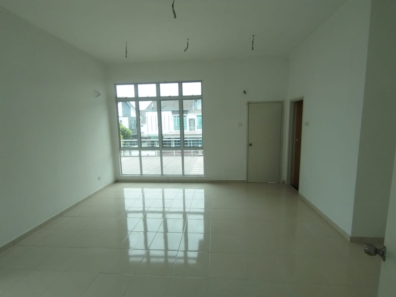 CORNER LOT BUNGALOW 2 STOREY, HUGE LAND AT SEREMBA - photo 4