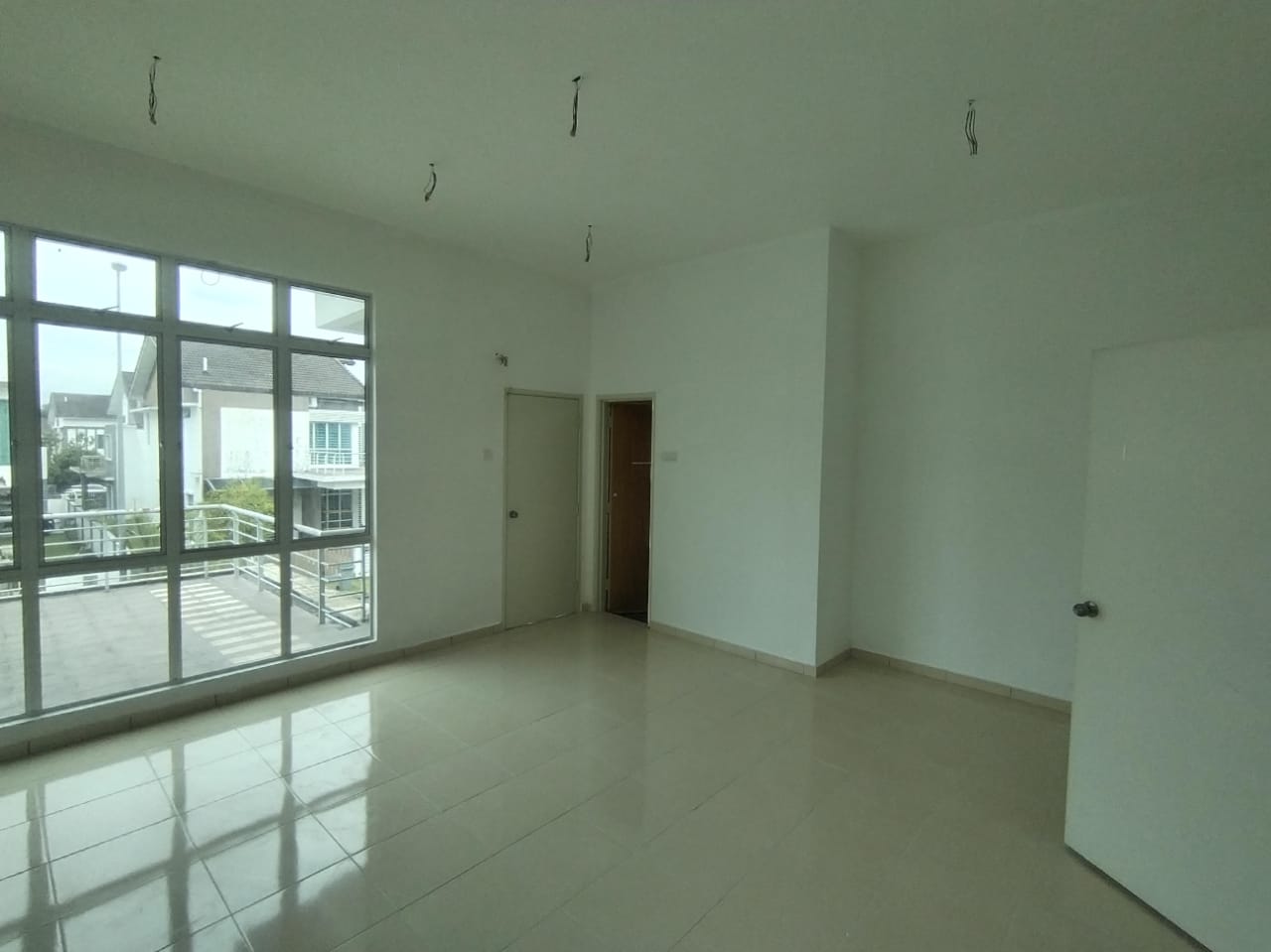 CORNER LOT BUNGALOW 2 STOREY, HUGE LAND AT SEREMBA - photo 6