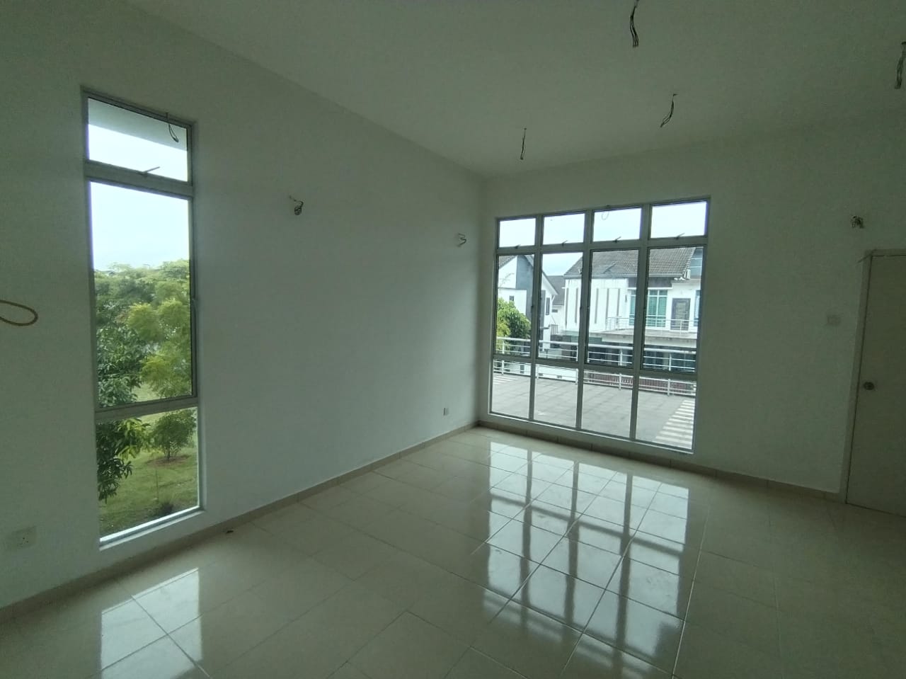 CORNER LOT BUNGALOW 2 STOREY, HUGE LAND AT SEREMBA - photo 12