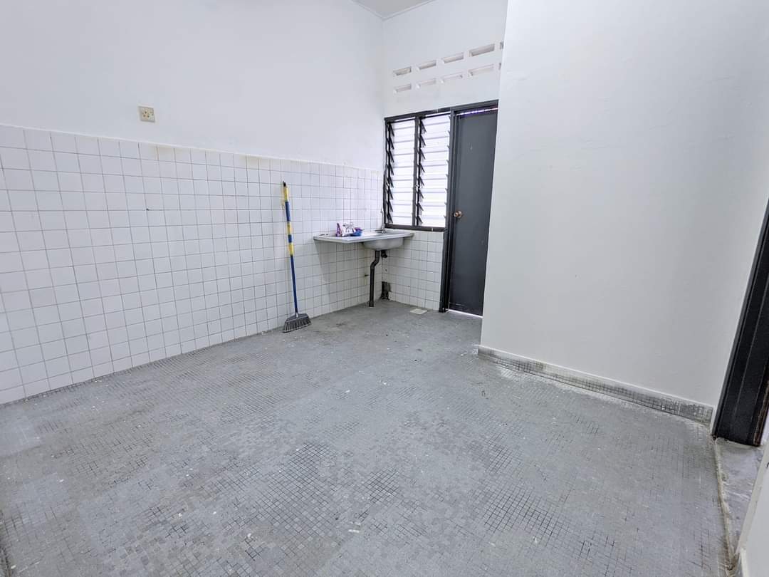 SINGLE STOREY TERRACE HOUSE SEKSYEN 2, BANDAR BARU - photo 3