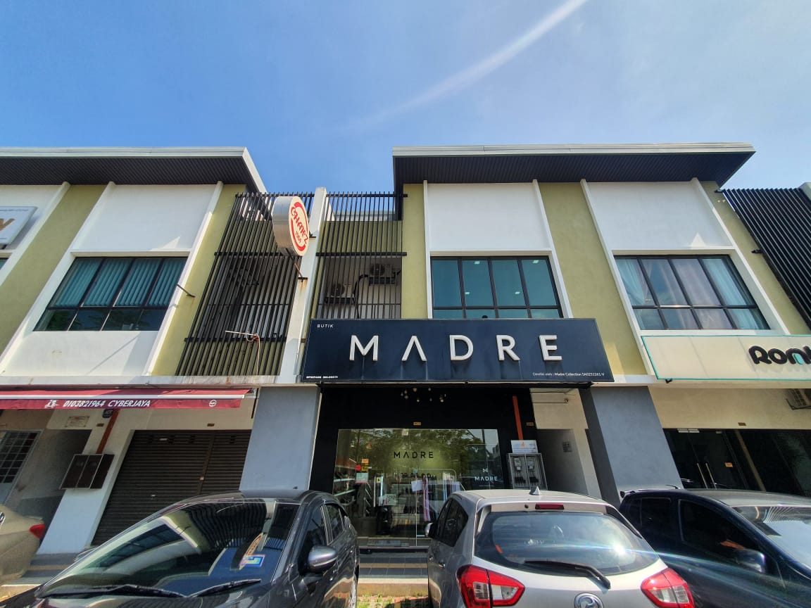 2 STOREY SHOPLOT CRYSTALL VILLE