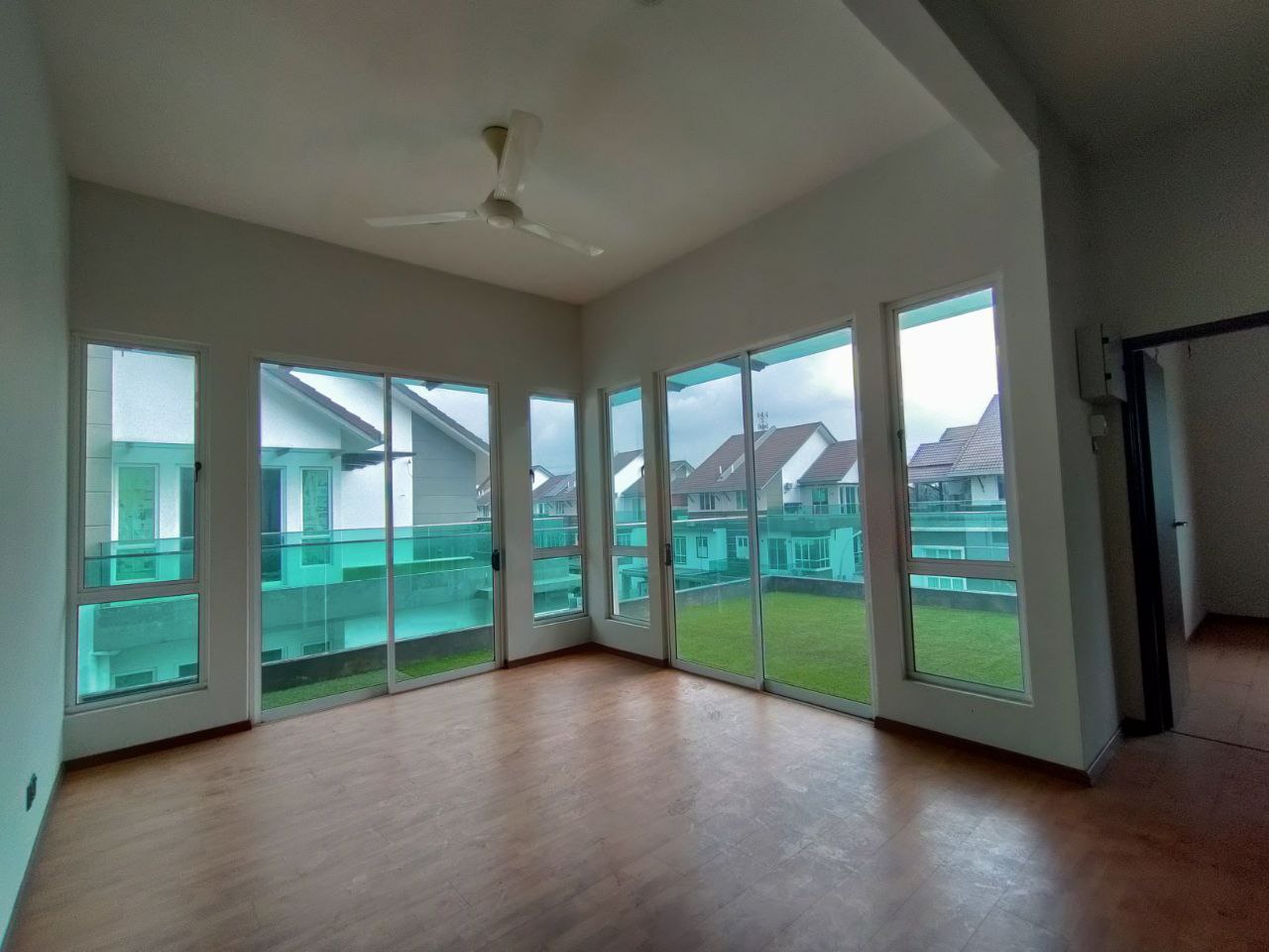 New Spacious Semi Detached 3-Storey Impian Tropika - photo 4