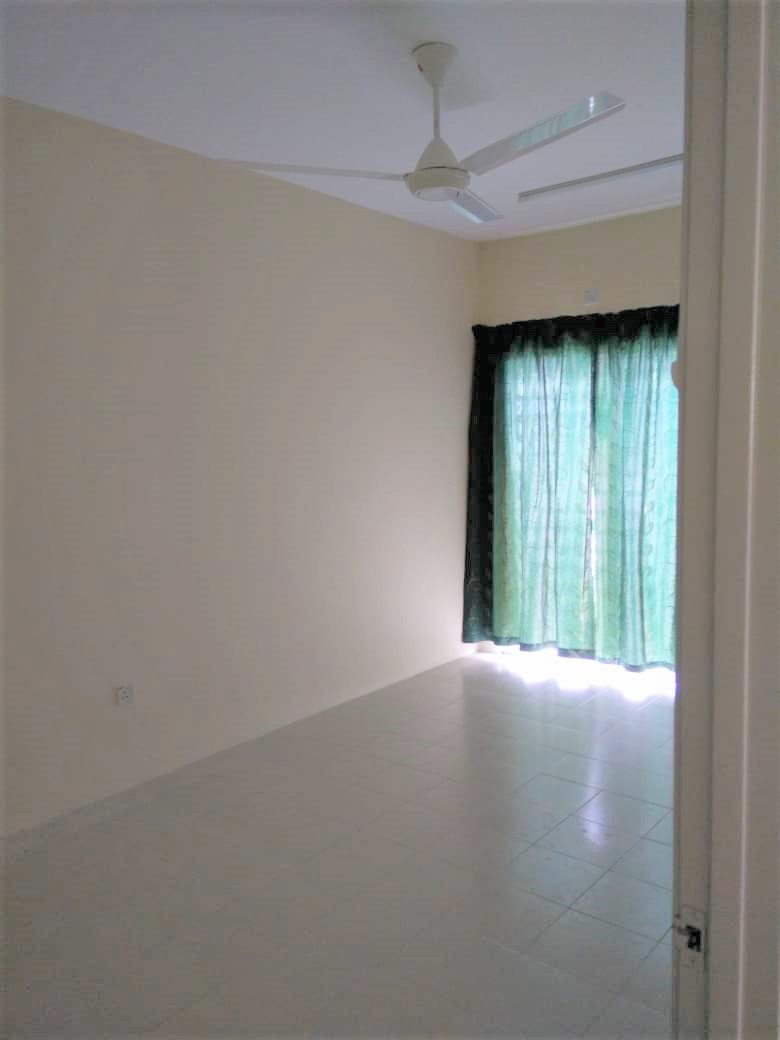SEMI-D BANDAR SETELIT MUADZAM SHAH - photo 4