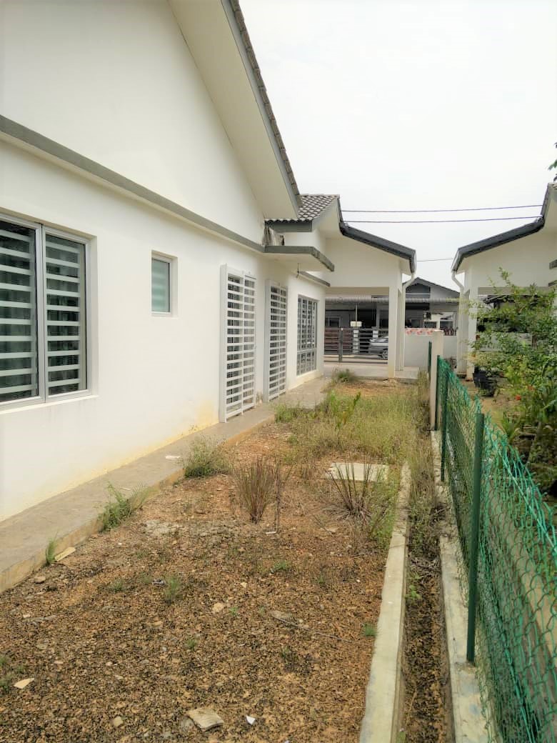 SEMI-D BANDAR SETELIT MUADZAM SHAH - photo 9