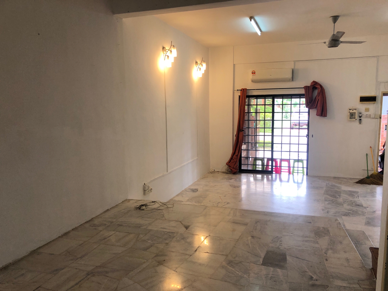Facing Open Double Storey Sg Long With 5 Airconds - photo 4