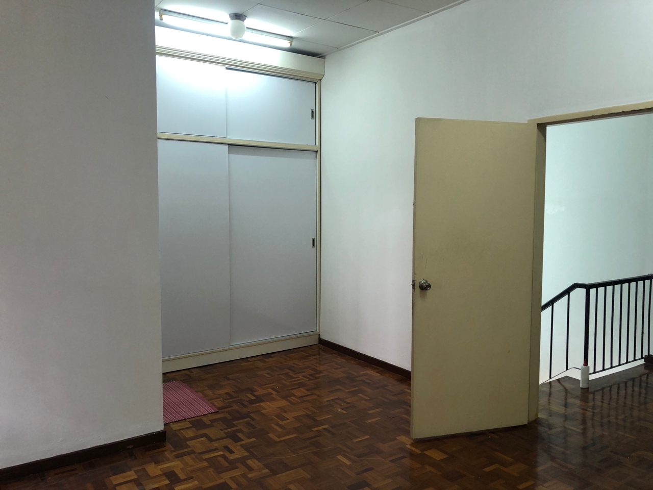 Facing Open Double Storey Sg Long With 5 Airconds - photo 6
