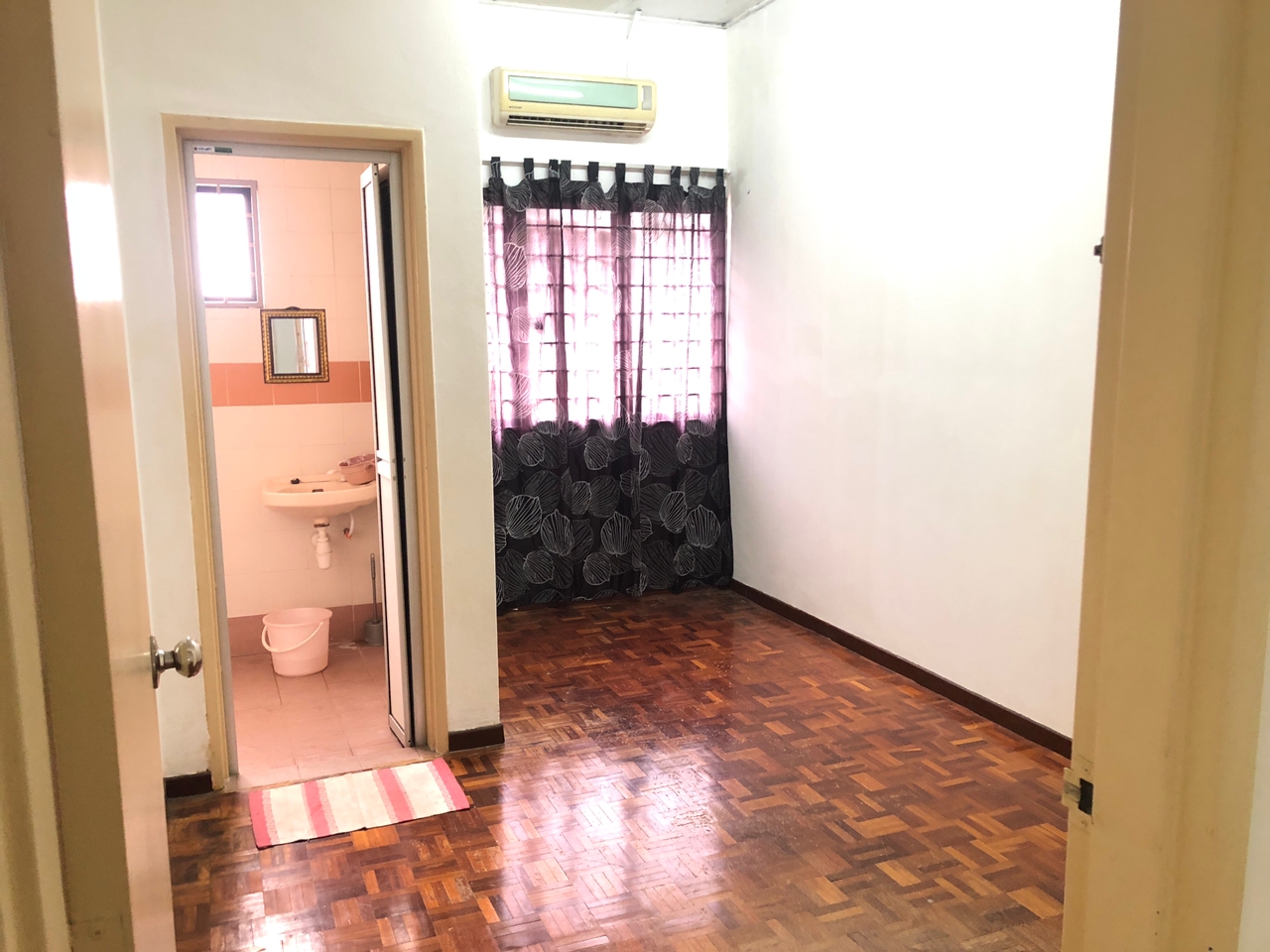 Facing Open Double Storey Sg Long With 5 Airconds - photo 7