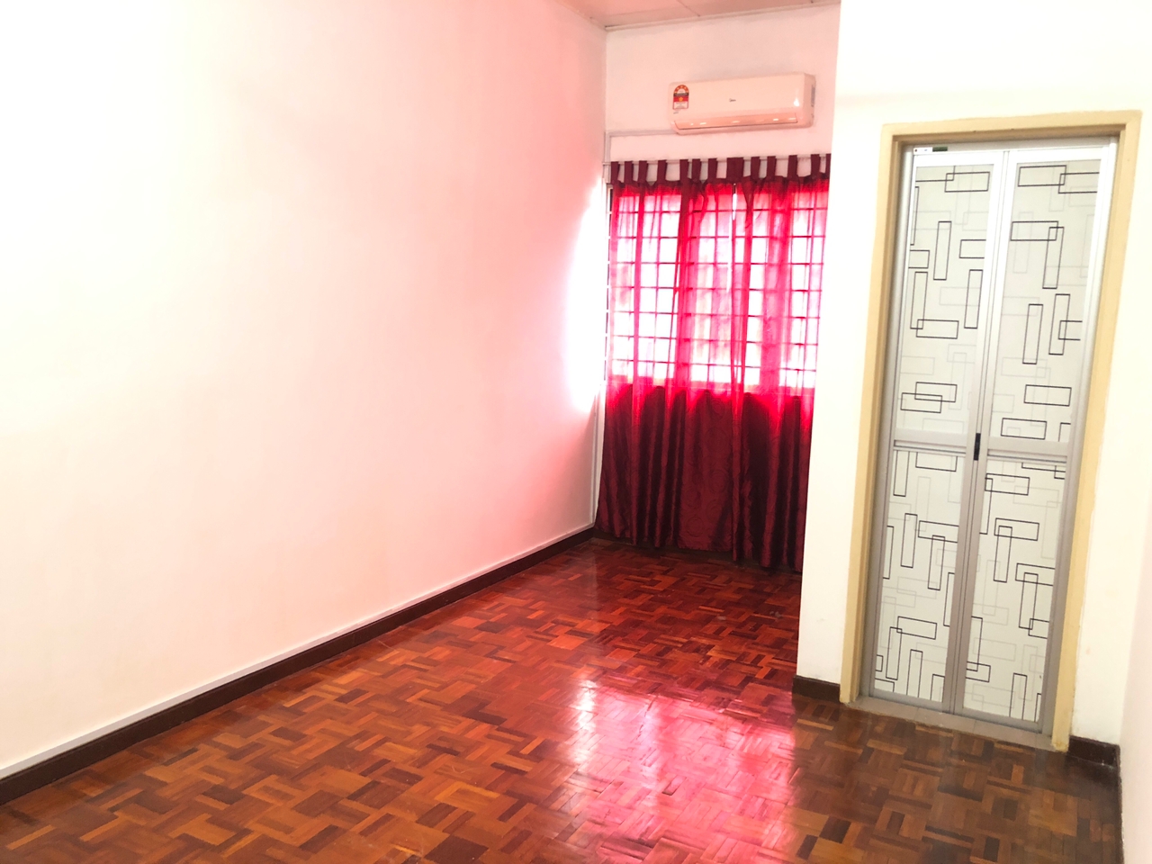 Facing Open Double Storey Sg Long With 5 Airconds - photo 8
