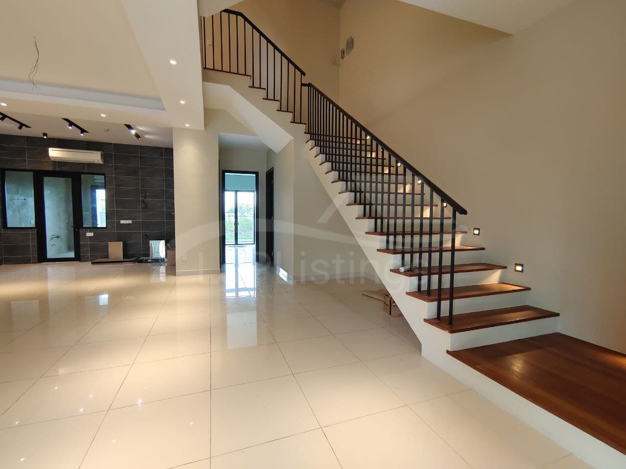 3 Storey Partially F ...