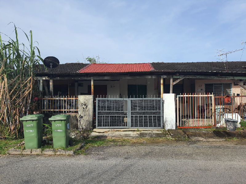 TERES SETINGKAT TAMAN TAS BATU 8 KUANTAN