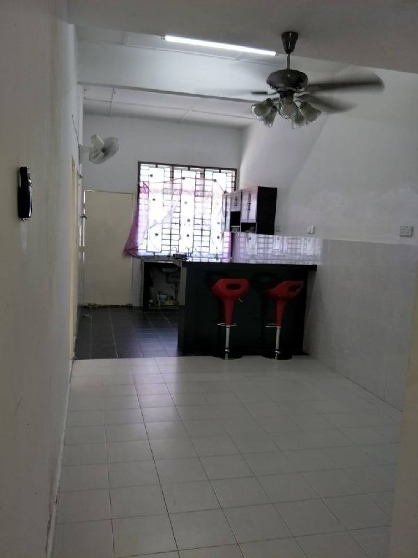 TERES SETINGKAT TAMAN MAHKOTA EMAS, PERUMAHAN PANDAN PERDANA, KUANTAN - photo 2