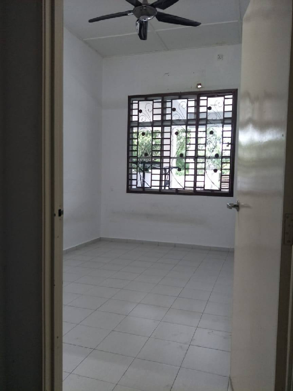 TERES SETINGKAT TAMAN MAHKOTA EMAS, PERUMAHAN PANDAN PERDANA, KUANTAN - photo 3