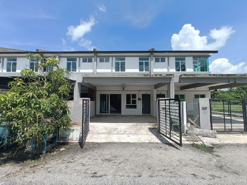 TERES 2 TINGKAT,  TAMAN MAHKOTA AMAN 2, BATU 12, KUANTAN