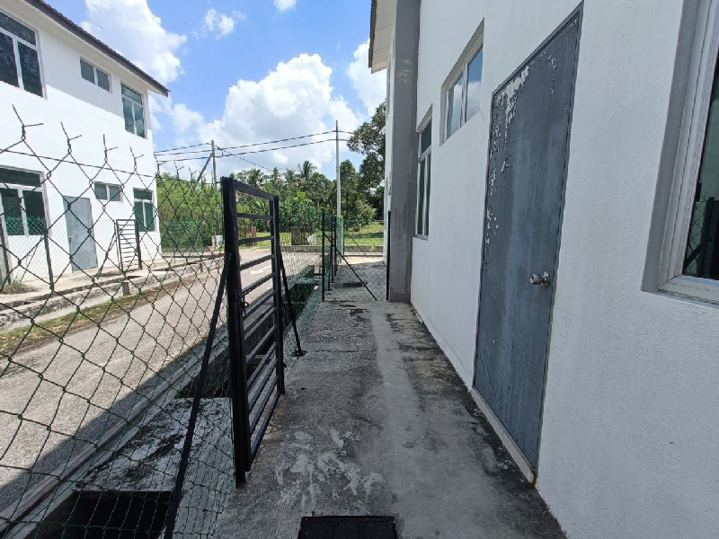 TERES 2 TINGKAT,  TAMAN MAHKOTA AMAN 2, BATU 12, KUANTAN - photo 3