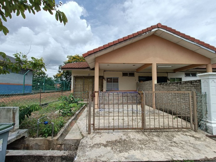 TERES SETINGKAT (END LOT)  GAMBANG DAMAI,  KUANTAN