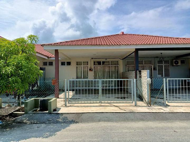 TERES SETINGKAT TAMAN BUKIT GAMBANG, KUANTAN