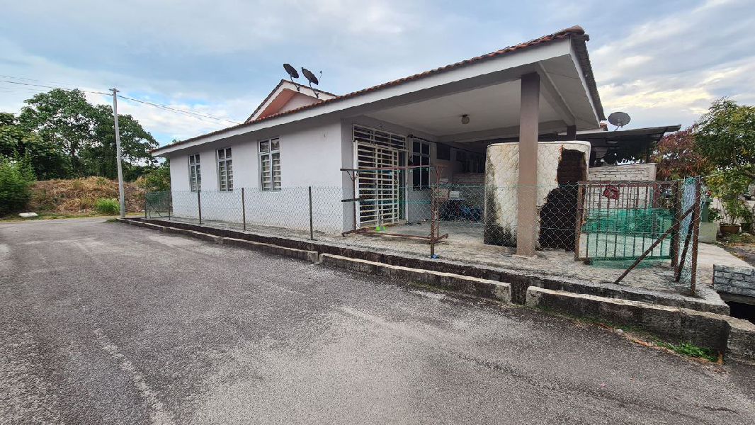 TERES 1 TINGKAT END LOT BUKIT RANGIN PERDANA 2, KUANTAN - photo 2