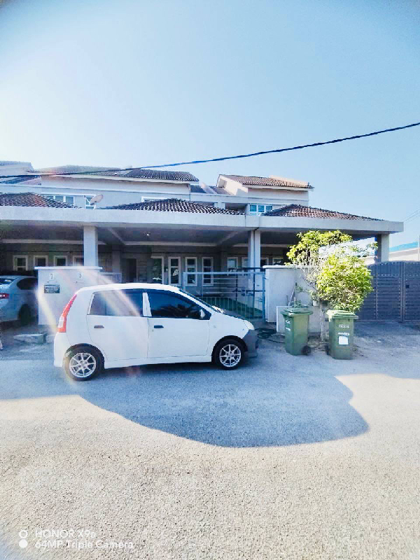 (FREEHOLD, OPEN TITLE) Teres Dua Tingkat Perumahan Seri Teruntum, Kuantan  - photo 1