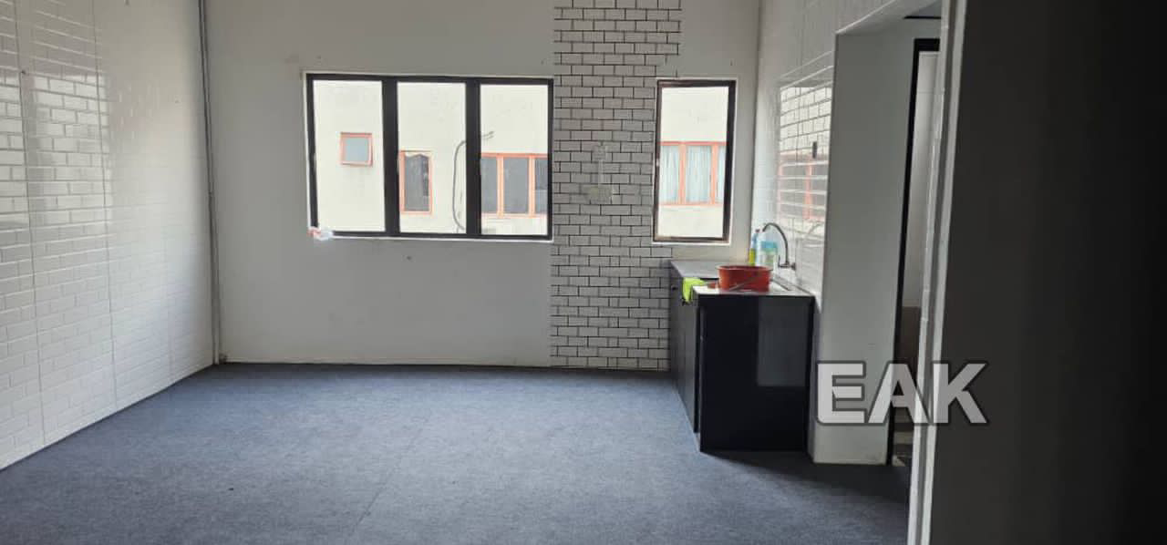 SEK 7 JALAN PLUMBUM Commercial centre shop for rent - photo 3