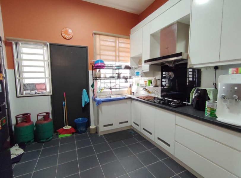(FREE AIR-COND) DOUBLE STOREY TERRACE LAKESIDE KOTASAS KUANTAN  - photo 4