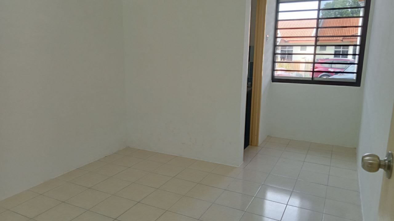 Single Storey Terrace Taman Bukit Sendayan - photo 4