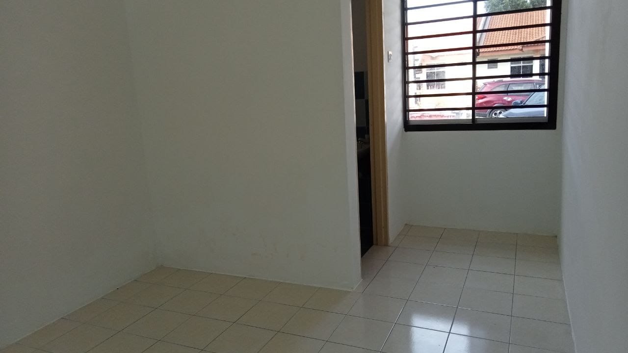 Single Storey Terrace Taman Bukit Sendayan - photo 10