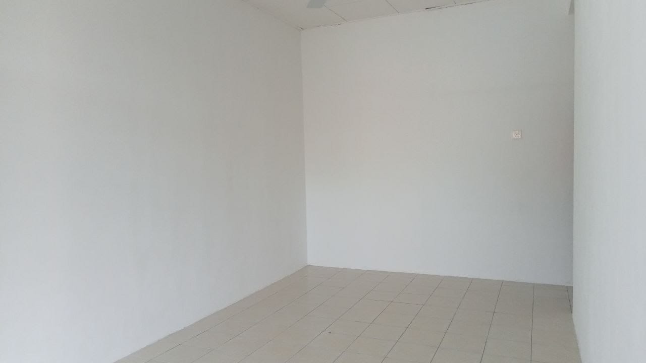Single Storey Terrace Taman Bukit Sendayan - photo 12